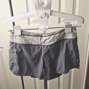 Women's Lululemon Size 6 Speed Up Short Grey White Stripe Panty